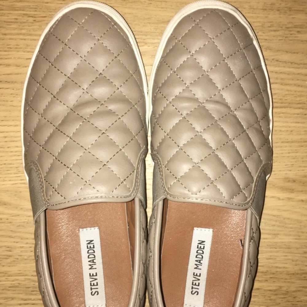 grey steve madden casual sneakers